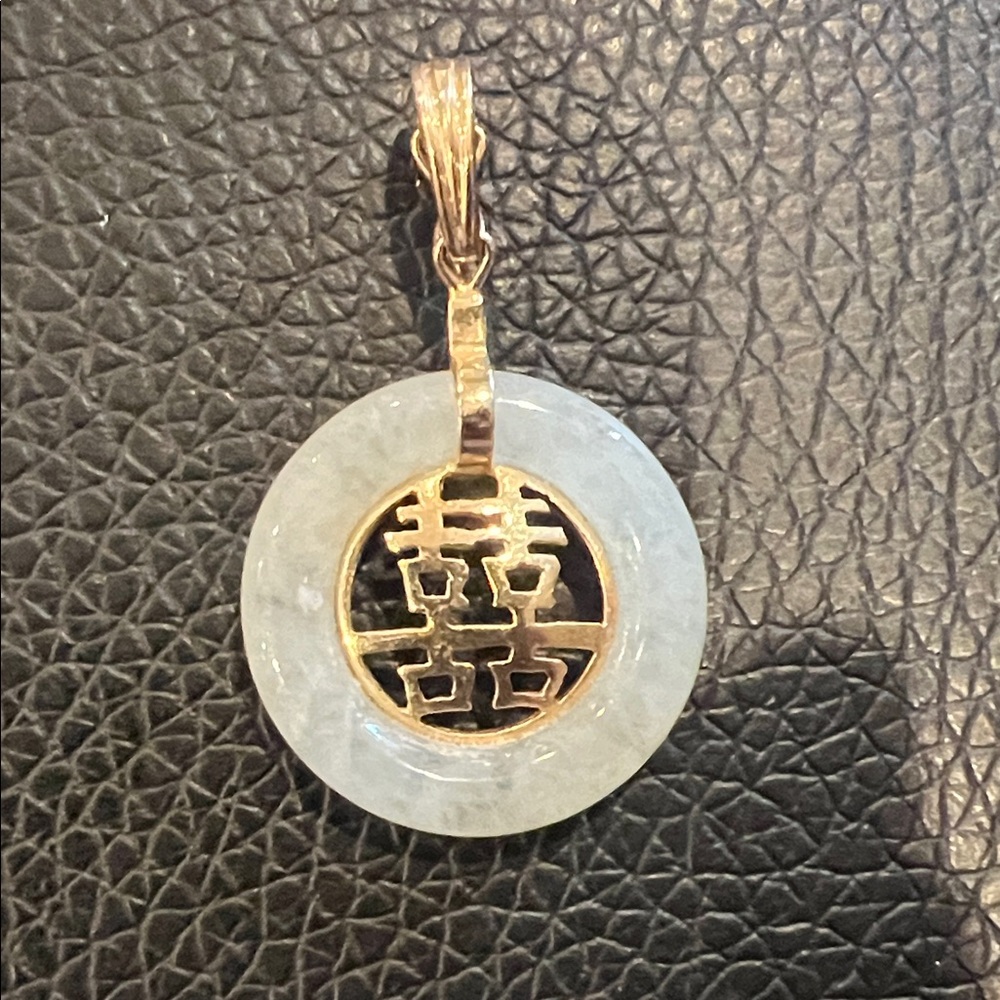 14k gold jade vintage pendant